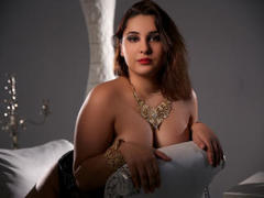 GentleBetty - female with brown hair webcam at ImLive