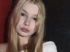 GeorginaClassy - female webcam at xLoveCam