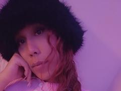 GeraldineSuan - shemale webcam at xLoveCam