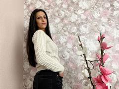 GiaSalvato-hot - female with black hair webcam at xLoveCam