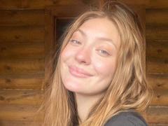 GigiWadkins - female with brown hair and  big tits webcam at xLoveCam