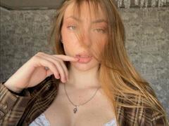 GigiWadkins - female with brown hair and  big tits webcam at xLoveCam