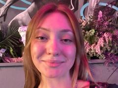 GigiWadkins - female with brown hair and  big tits webcam at xLoveCam