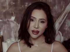 GinaMence - female with brown hair and  big tits webcam at xLoveCam