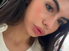 EmilyOjeda - female with brown hair and  big tits webcam at LiveJasmin