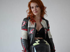 GingerLizzi - female with red hair webcam at xLoveCam