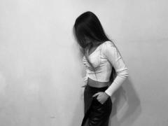 Ginna-hot - female with brown hair webcam at xLoveCam