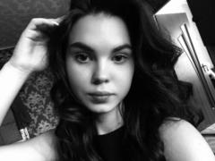 Ginna-hot - female with brown hair webcam at xLoveCam