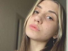 GinnyQueen - female webcam at xLoveCam