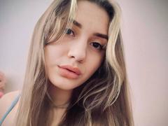 GinnyQueen - female webcam at xLoveCam