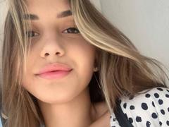 GinnyQueen from xLoveCam