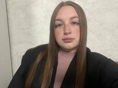 GirlPlayer-hot - female with brown hair webcam at xLoveCam