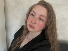 GirlPlayer-hot - female with brown hair webcam at xLoveCam
