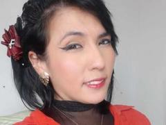 DaniaHot - female with black hair webcam at xLoveCam