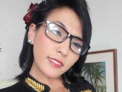 DaniaHot - female with black hair webcam at xLoveCam