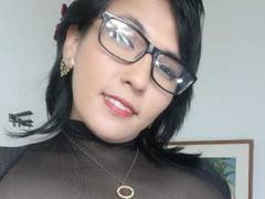 DaniaHot - female with black hair webcam at xLoveCam