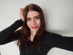 GlamPia - female with brown hair and  small tits webcam at xLoveCam