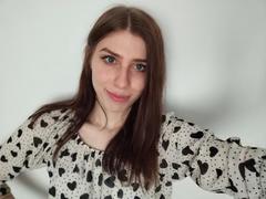 GlamPia - female with brown hair and  small tits webcam at xLoveCam