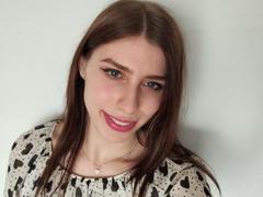 GlamPia - female with brown hair and  small tits webcam at xLoveCam