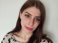 GlamPia - female with brown hair and  small tits webcam at xLoveCam