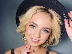 GlariyaHot - female webcam at xLoveCam