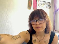 GlennisPaschel - female with black hair webcam at xLoveCam