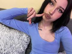 GlitchDoll - female with black hair and  big tits webcam at xLoveCam