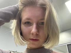 GloriaBubble - female webcam at xLoveCam