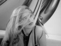 Glorya25 - blond shemale webcam at ImLive