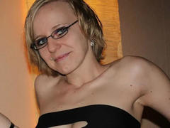 Glory-Glasses-hot - blond female webcam at xLoveCam