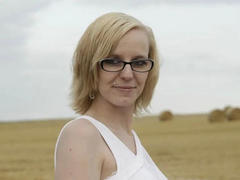 Glory-Glasses-hot - blond female webcam at xLoveCam