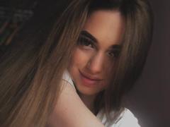 GoGoDream - female with brown hair webcam at xLoveCam