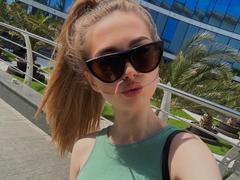 GoGoDream - female with brown hair webcam at xLoveCam