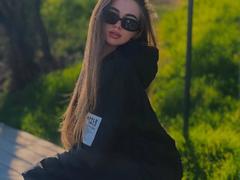 GoGoDream - female with brown hair webcam at xLoveCam