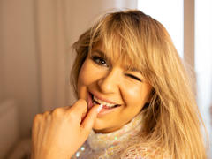 GoddessDiana - blond female with  big tits webcam at xLoveCam