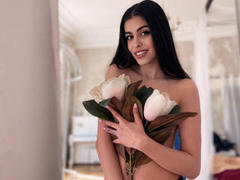 GoldBabe - female with brown hair and  big tits webcam at xLoveCam