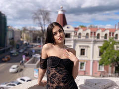 GoldBabe - female with brown hair and  big tits webcam at xLoveCam