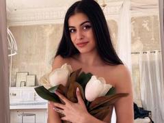 GoldBabe - female with brown hair and  big tits webcam at xLoveCam