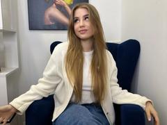 GoldenMirage - female webcam at xLoveCam