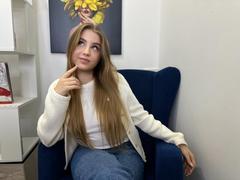 GoldenMirage - female webcam at xLoveCam