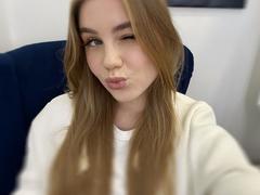 GoldenMirage - female webcam at xLoveCam