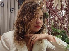 GoldenSiren - female webcam at xLoveCam