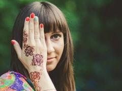 GoodGlamorGirl - female with brown hair and  small tits webcam at xLoveCam