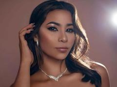 GraceLunaWallace - female with brown hair and  big tits webcam at xLoveCam