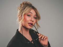 GracefulLook - female webcam at xLoveCam