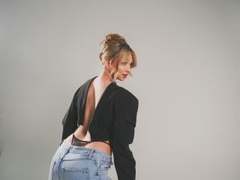 GracefulLook - female webcam at xLoveCam