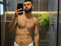 Gregoleon from xLoveCam