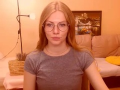 JinnaGreat - female with brown hair and  small tits webcam at ImLive