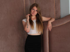 JinnaGreat - female with brown hair and  small tits webcam at ImLive