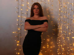 JinnaGreat - female with brown hair and  small tits webcam at ImLive